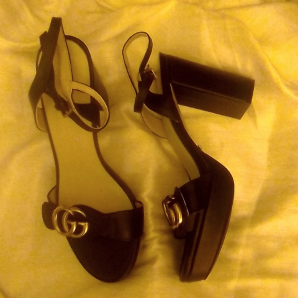 Gucci open toed heels w/strap
